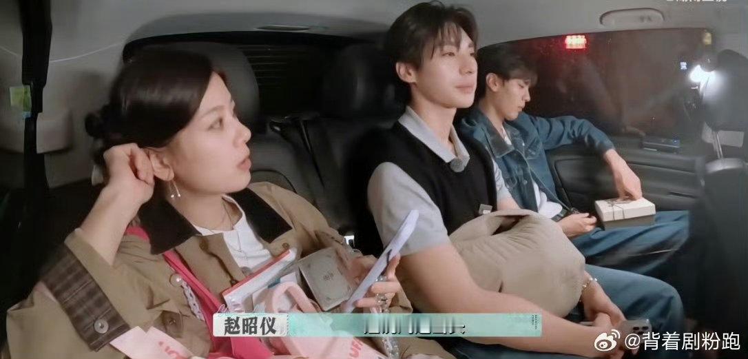 颜安[超话]颜安赵昭仪小学生斗嘴巴黎合伙人名场面巴黎合伙人 赵昭仪和颜安的斗嘴太