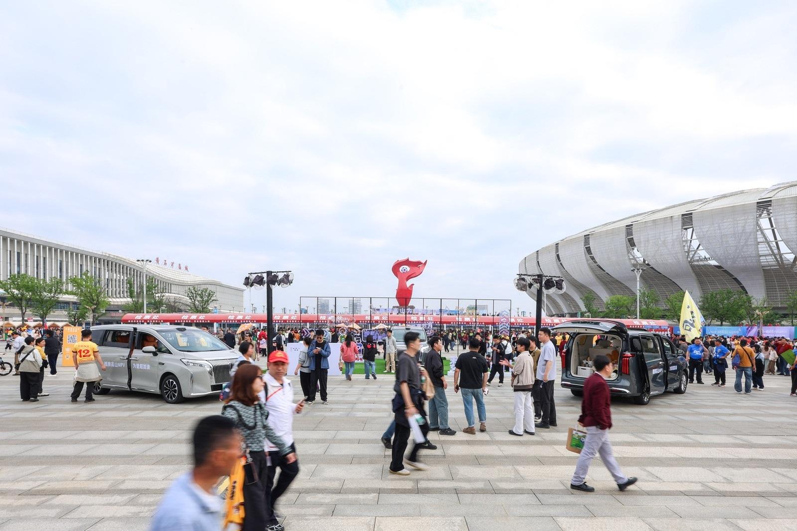 谁是楚超第一显眼包楚超最好看的根本不是什么大牌球星，而是草根球队那股死磕到底的劲