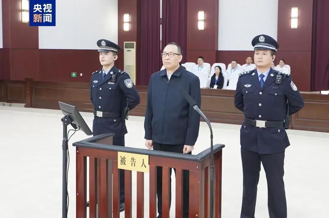 刚判处死缓的原人行副行长范一飞受贿3.86亿元。2024年查处的还有这七位省部级