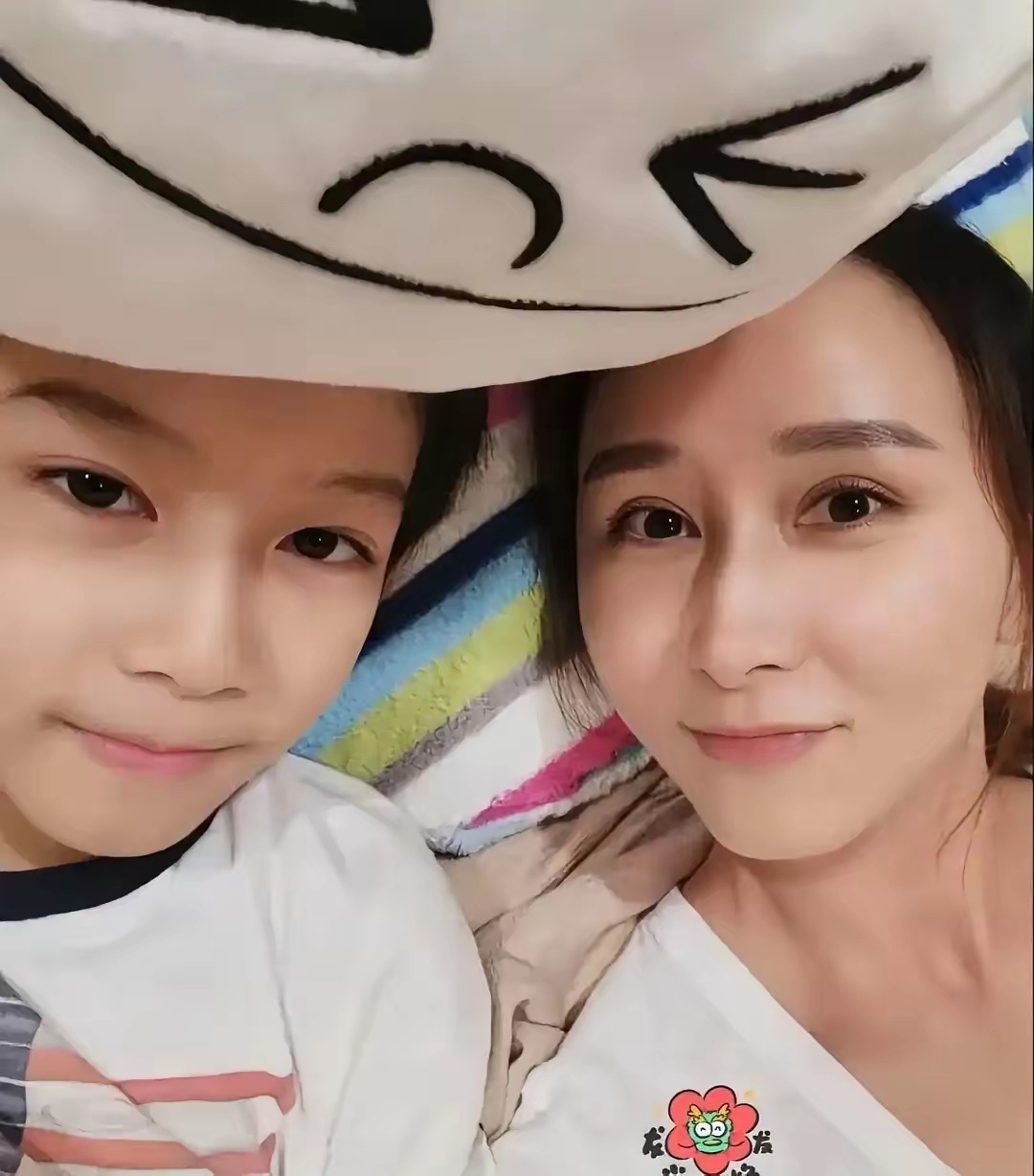 原来胡静的儿子叫牛魔王，已经16岁了，从小就长得很好看啊，妥妥的帅哥 