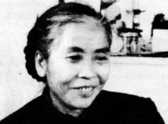 1984年，贺子珍病逝。然而，在遗体火化过程中，发生了一件“怪事”。原来，工作人