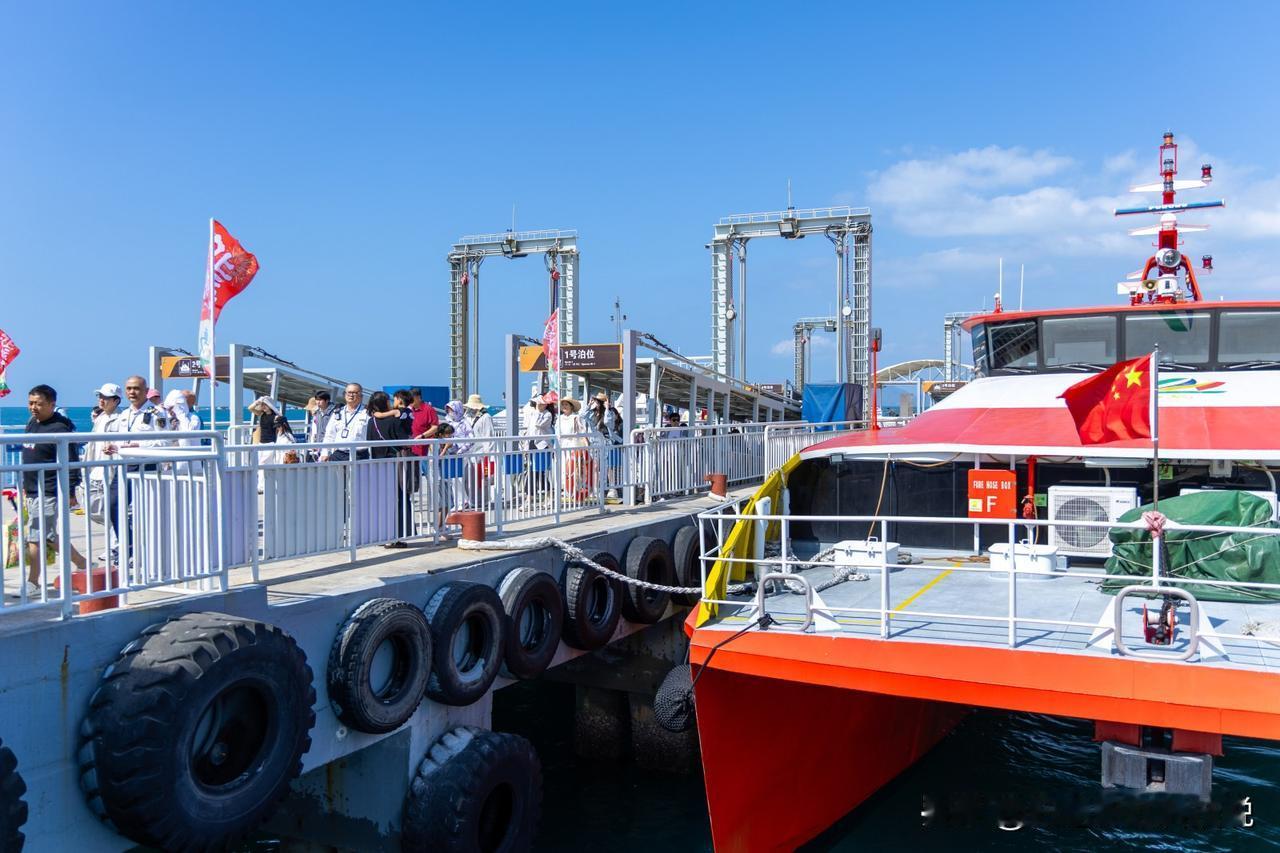 真被西岛的用心圈粉了！离岛时遇到客流高峰，本来还担心要等很久。结果景区直接安排了