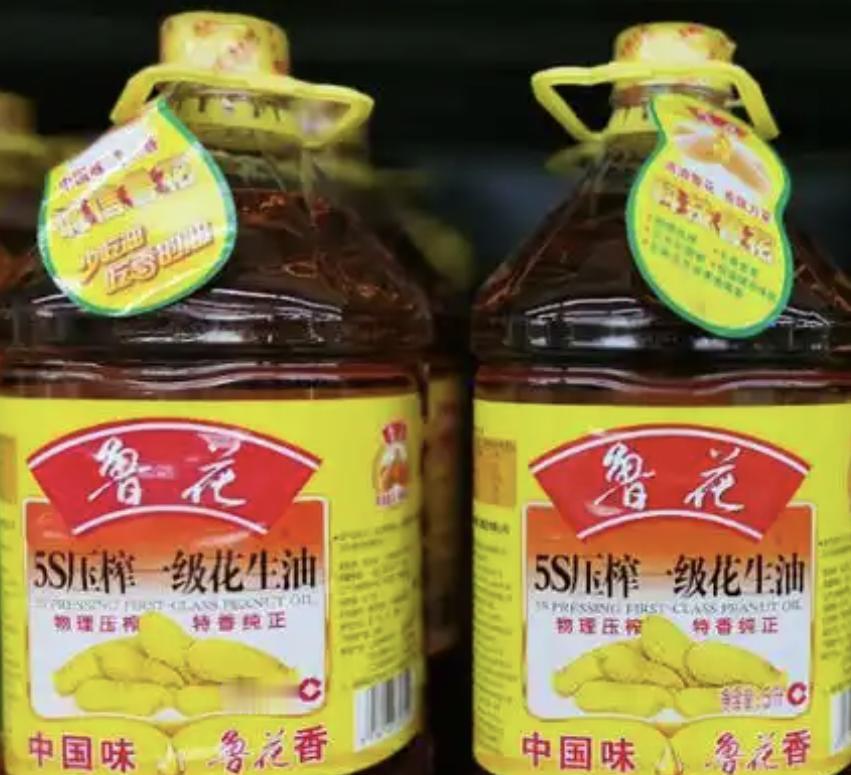 鲁花食用油碳化风波：真相与辨别之道

近日，鲁花食用油因加热后碳化呈类似沥青的物