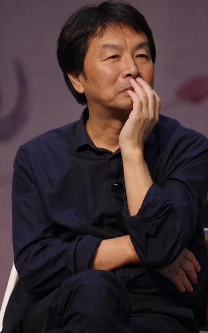 罗翔刘旸刘震云真跨服聊天读书是全年不落幕的对话 刘震云老师说话太有后劲了。“生活