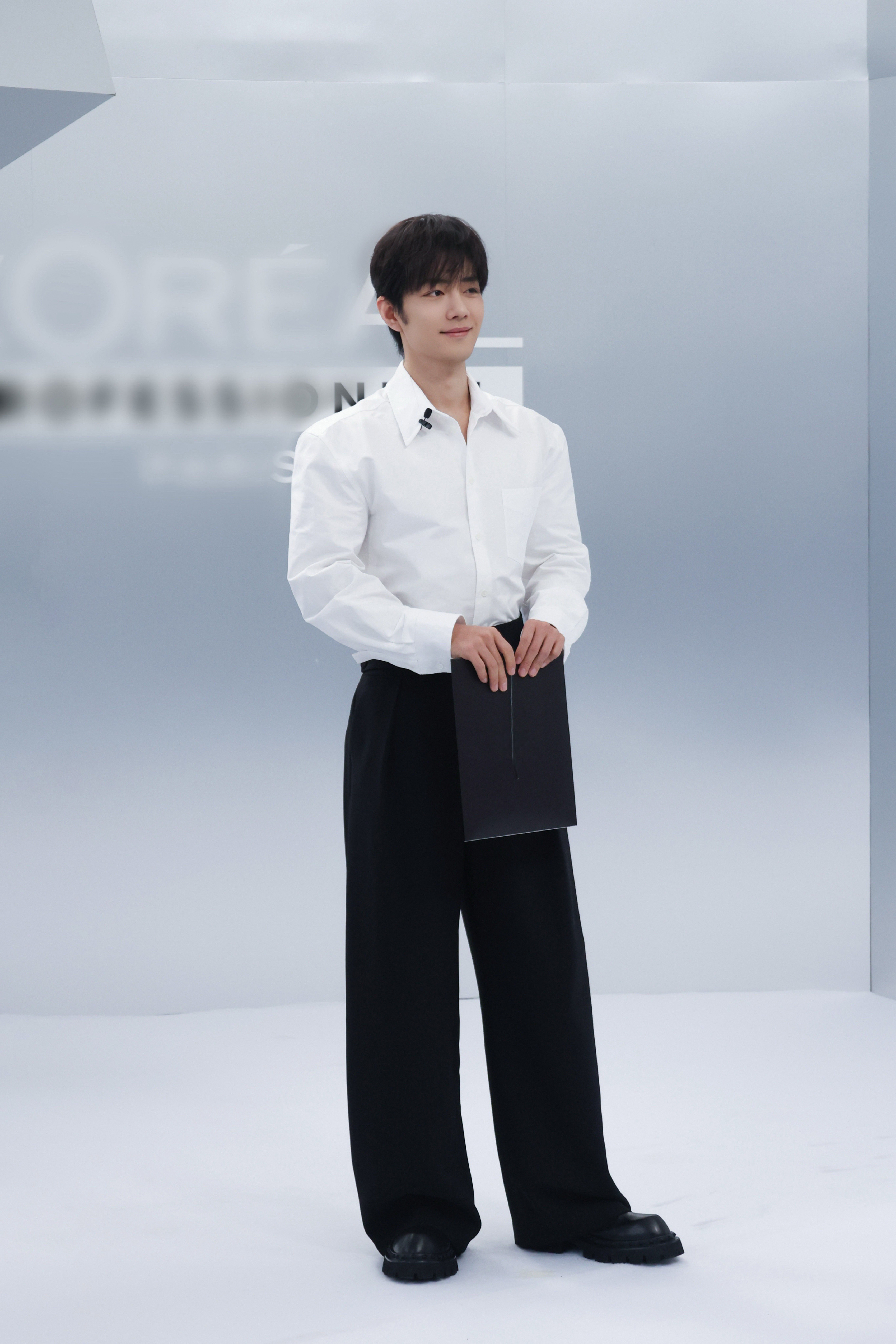 肖战向全世界安利肖战 日常见肖战星星掉进海里,糖果掉进梦里,而你掉进我心里曾梦见