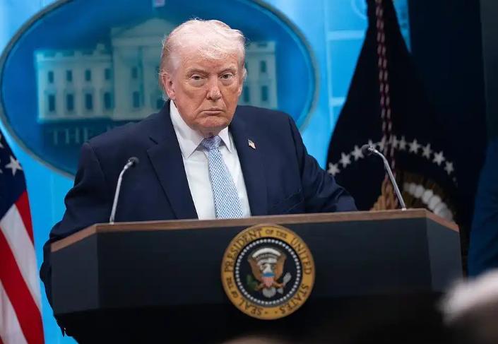 全网炸翻了！联合国不再惯着特朗普政府，直接正面硬刚，撂下一句狠话：只要敢动相关民