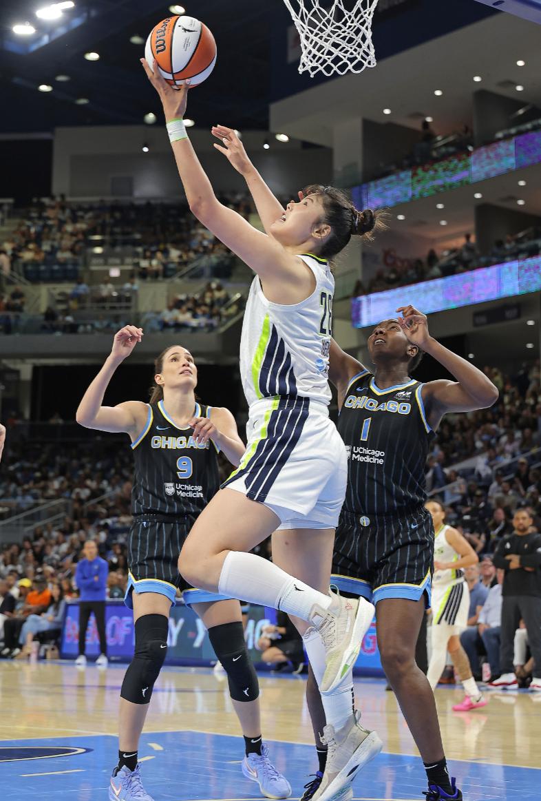 李月汝今天签了达拉斯飞翼，继续征战WNBA。

李月汝上个赛季在飞翼的表现是合格