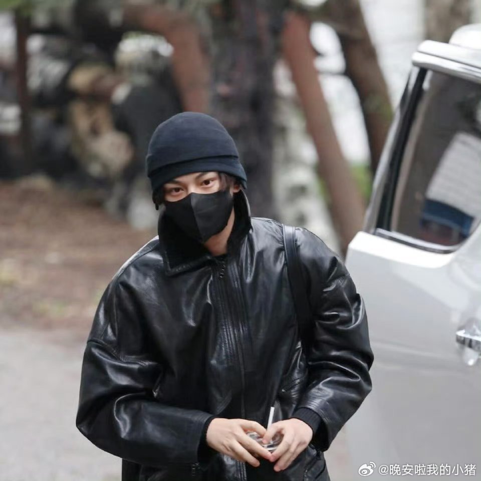 光线传媒给丁禹兮开了个公司，笑嘻兮，丁总也要上班了