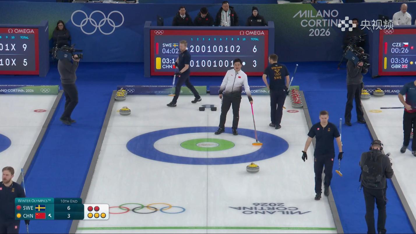 中国手里还剩三颗壶，全部得分即可拖进加局 