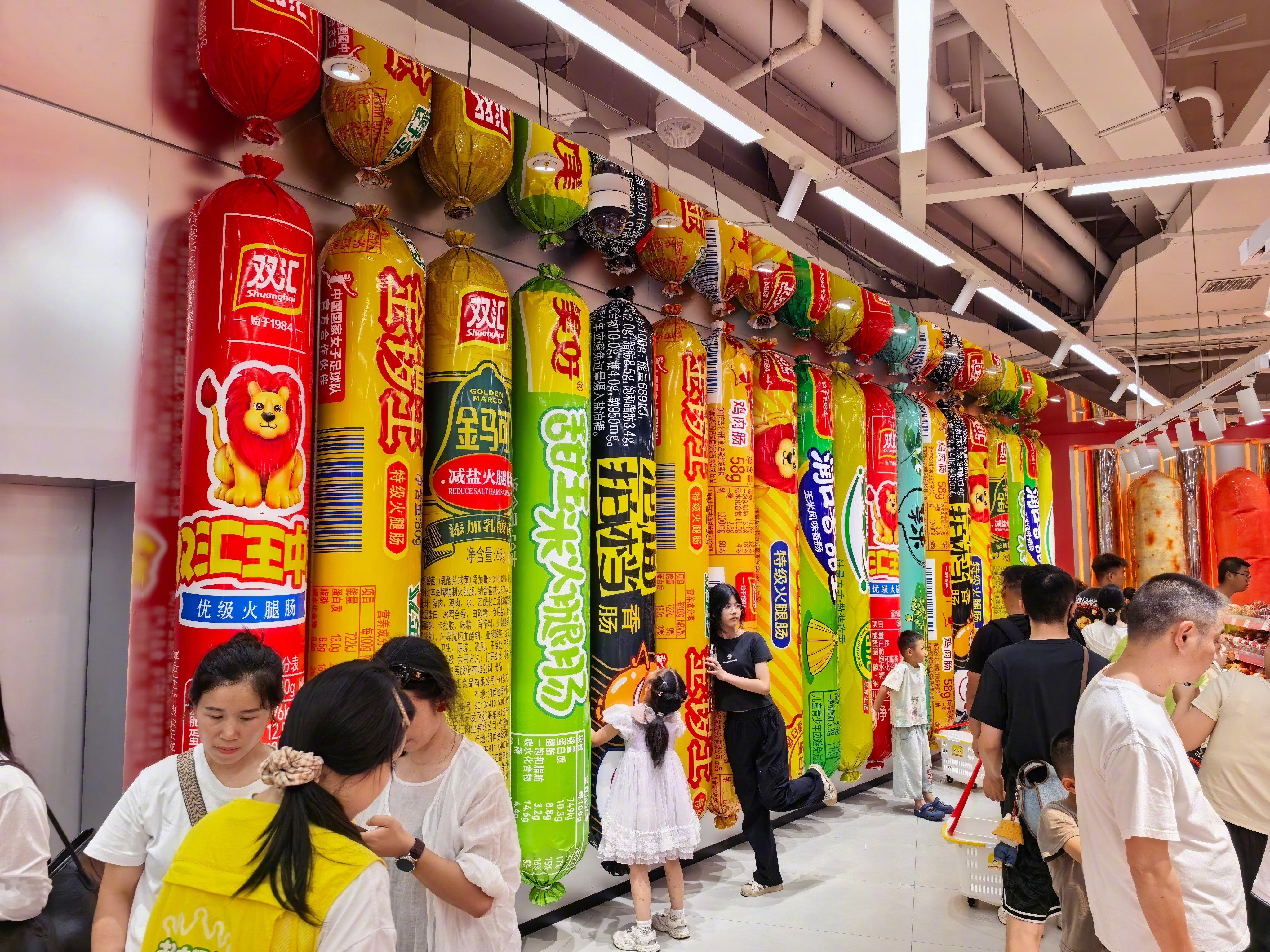 上次来长沙感觉不错，但没带娃，今天又带娃来了，继续住柏悦酒店，订的豪华套房，但因