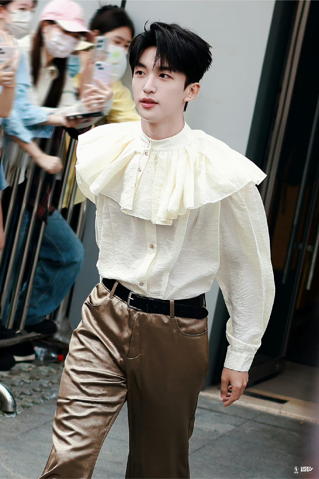 黄子弘凡这穿的是女装吗？这也太典型了 ​​​