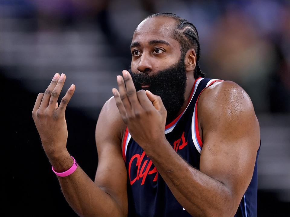 小卡：登哥，你答应球迷说去夺得NBA总冠军，这是真的吗？？？
哈登：那种场景下，