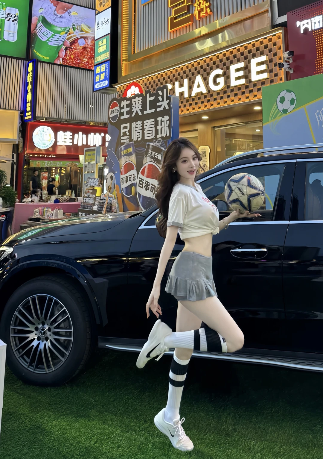 南宁看展｜奔驰GLC足球主题外展太帅了⚽