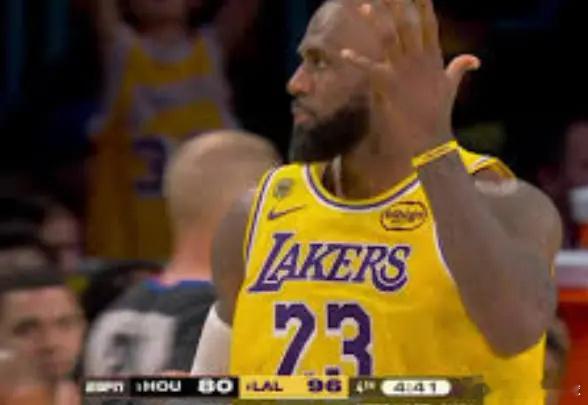 湖人1比0火箭：勒布朗比乌度卡像教练湖人1比0火箭。本来是西四对西五。然后卢卡和