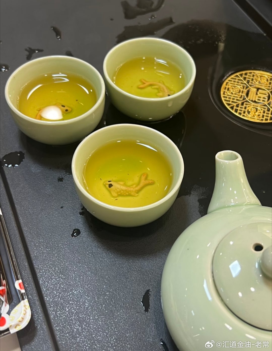 观望了，这种脱离技术面的行情建议场外可以休息了，加上现在目前行情波动较大速度太快