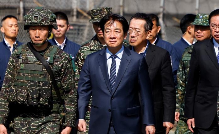 日本首相高市早苗就是最好的前车之鉴。此前她高调炒作台海议题，疯狂触碰中国红线，结