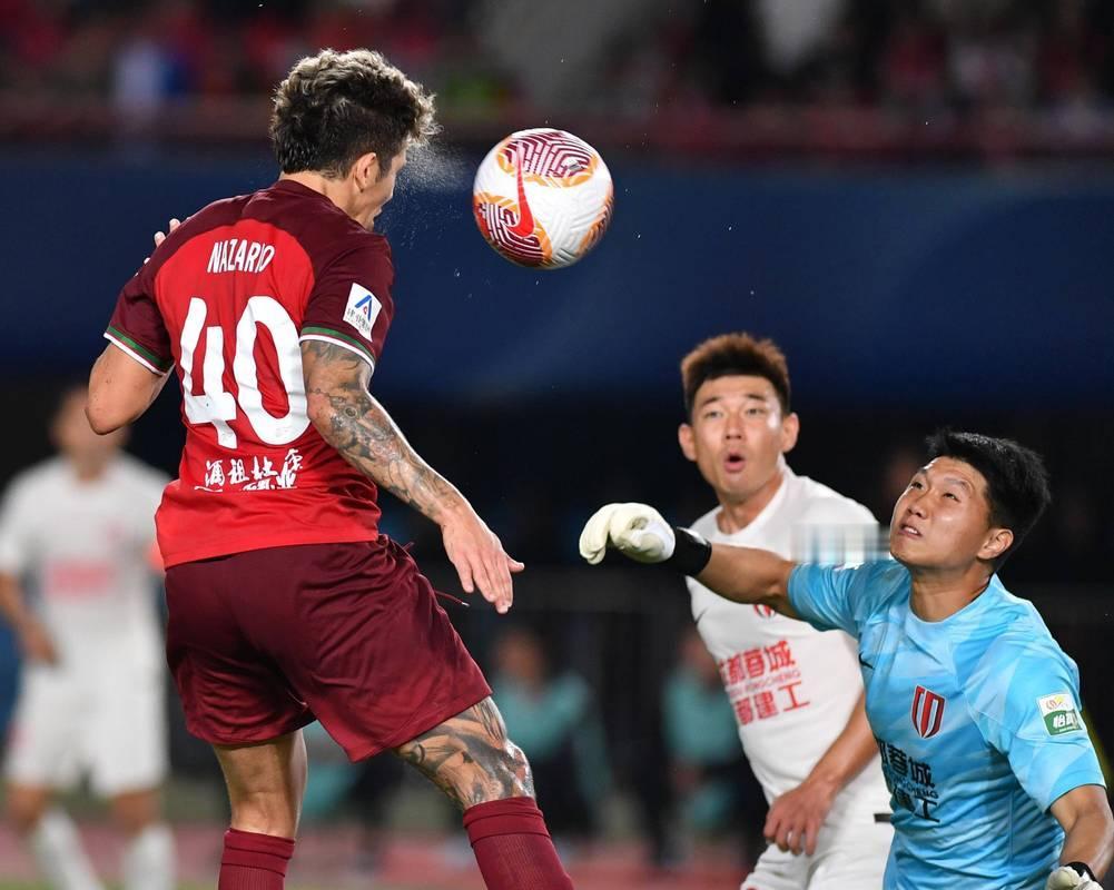 一纸罚单，令中超争冠球队措手不及，新赛季争冠形势大变样，预计有三支没有扣分的球队