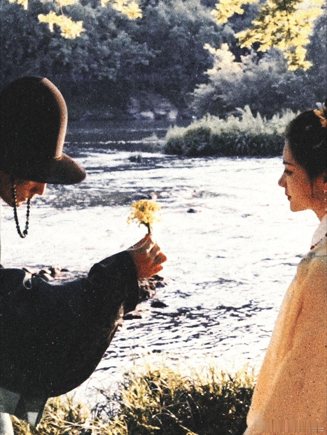 任敏把此沙鼻子亲扁了任敏这吻戏力道绝了。直接把此沙鼻子亲变形，这段花絮也太好笑了