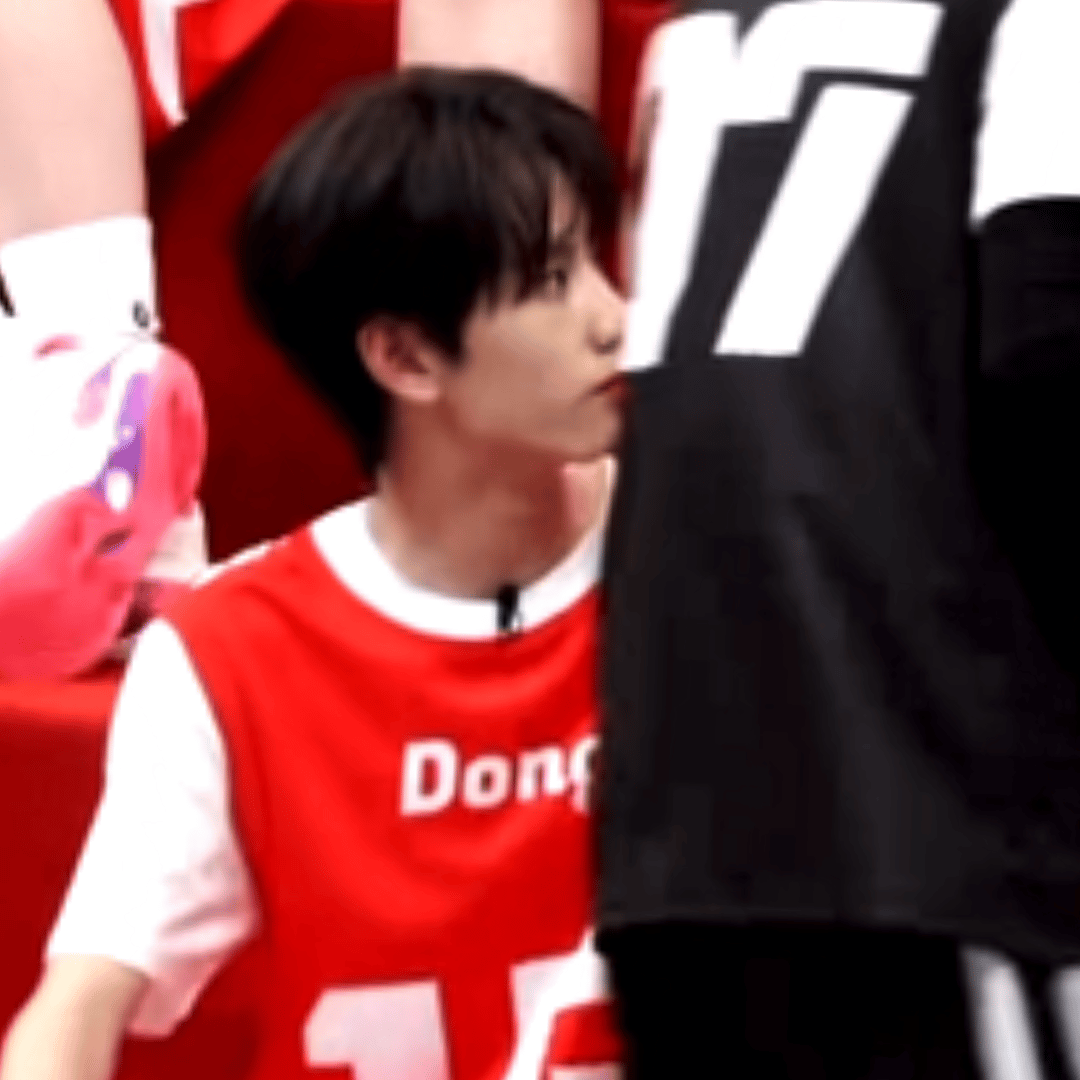 李煜东不敢接女同学的球李煜东是一个特别有豆德的宝宝！不接球也是害怕女同学受到不理