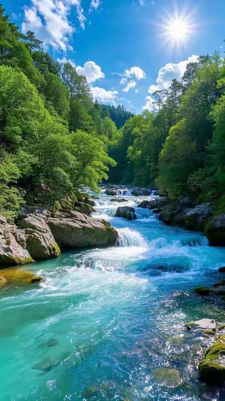 上联：青山依旧；
下联：绿水长流。