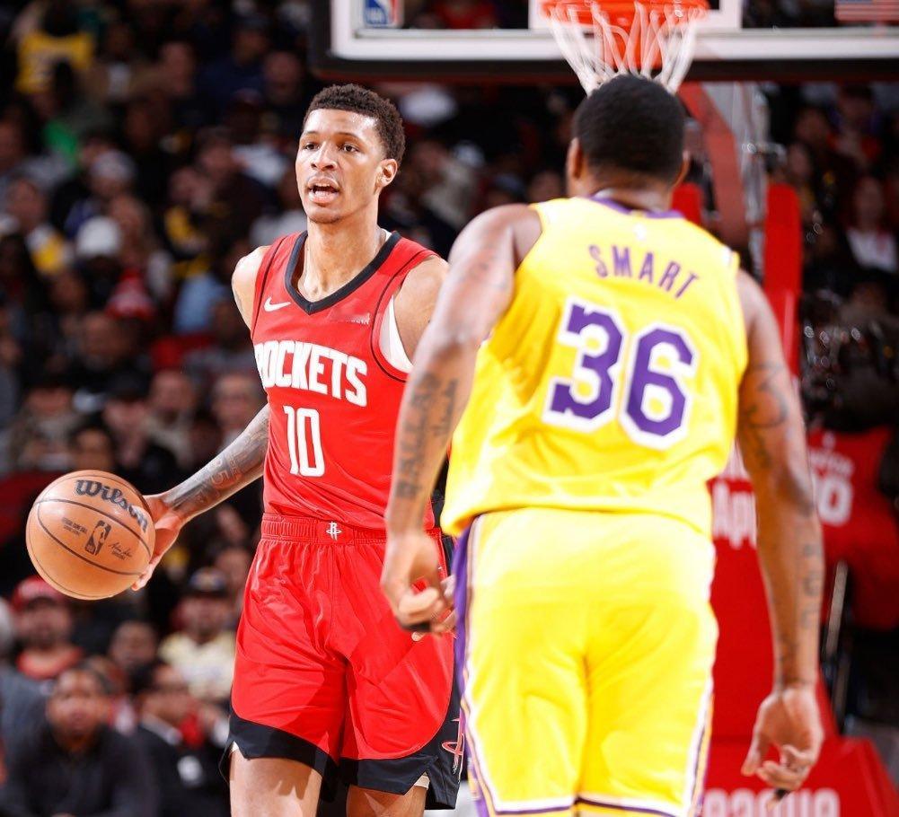 半场三分湖人 16中4火箭 15中4如果把斯马特和DFS去掉，其余所有人合计25