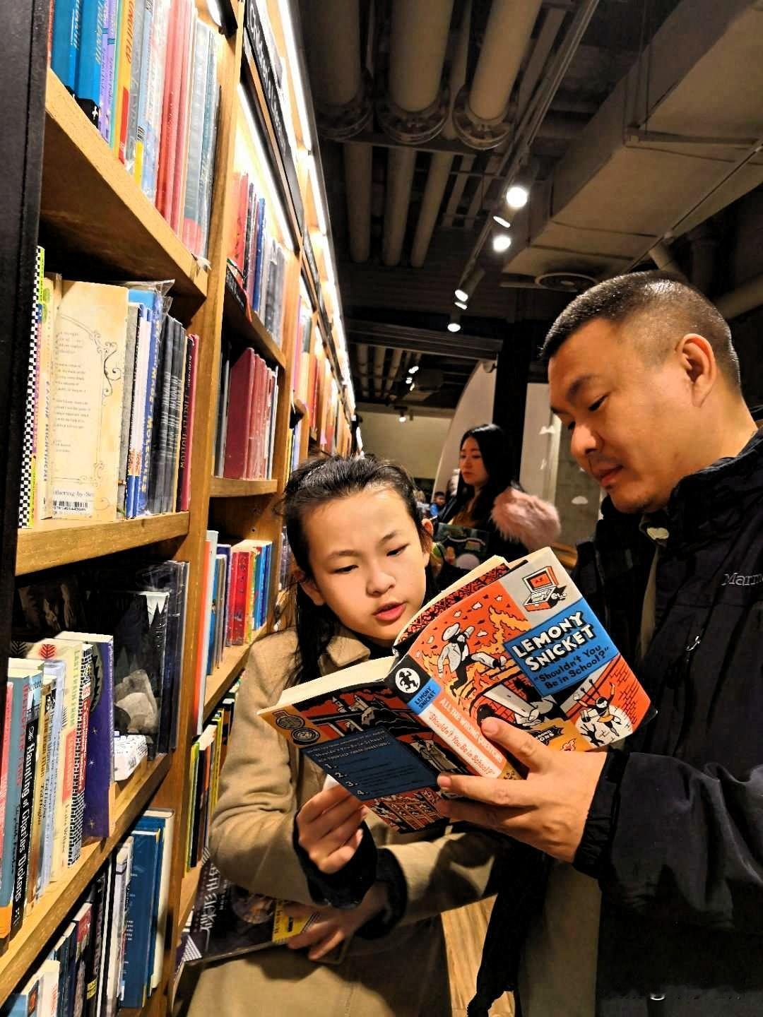 我们是普通的工薪家庭，孙辈能进入教育“世界竞争圈”，这一步算是成功了。
靠啥 ？