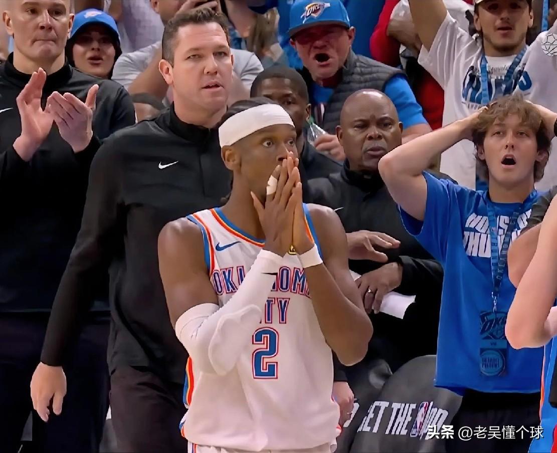 亚历山大被诟病的动作，终于被吹一次了，绝杀球不算。

雷霆跟活塞的比赛，打得非常