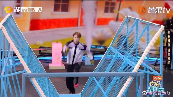 王嘉尔这一跳给李雪琴吊成翘嘴你好星期六王嘉尔抢花大作战高光！一个帅气起跳稳稳拿下