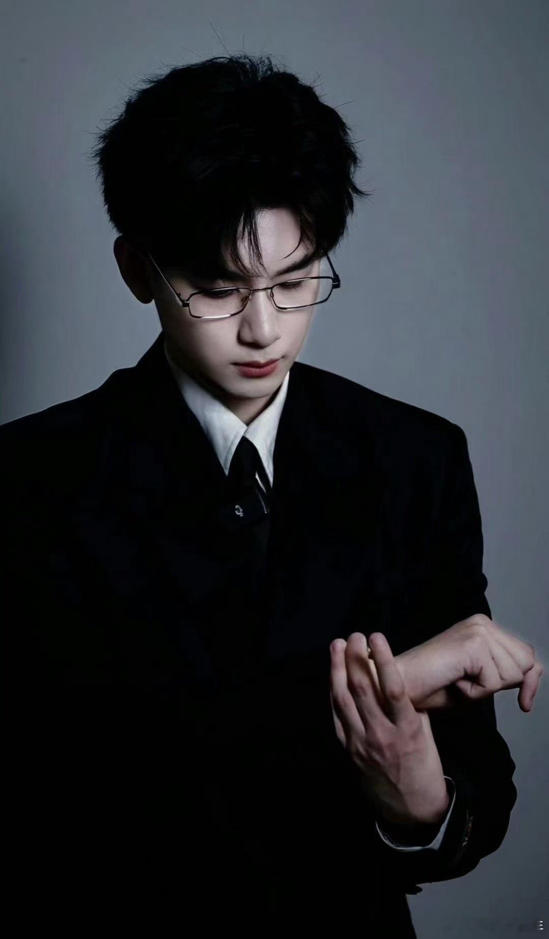 胡先煦早就爱你老己了 胡先煦教会了我们如何爱自己，他不怕外界的声音，坚持做真实的