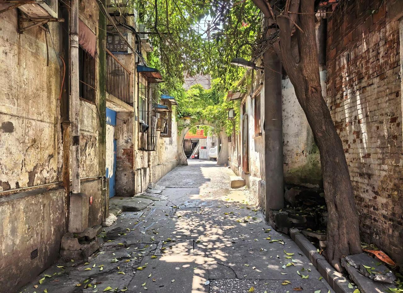 汉口最接地气的区——硚口区。武汉三镇中的汉口，其实是由江岸区、江汉区和硚口区组成