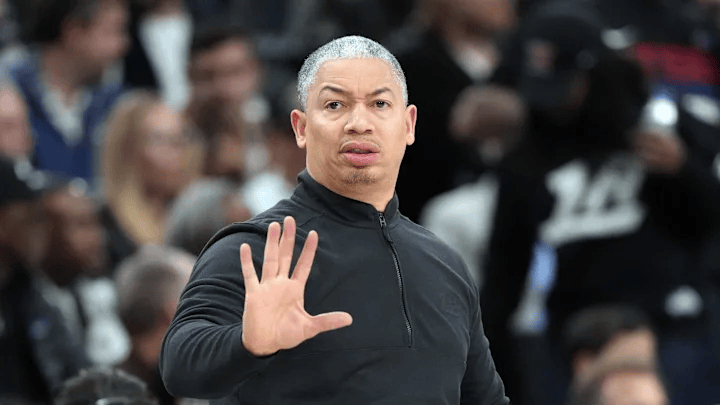 草莓剥皮一开始我也不信草莓能剥皮，就好像我们不相信卢指导的北伐规划一样自泰伦-卢