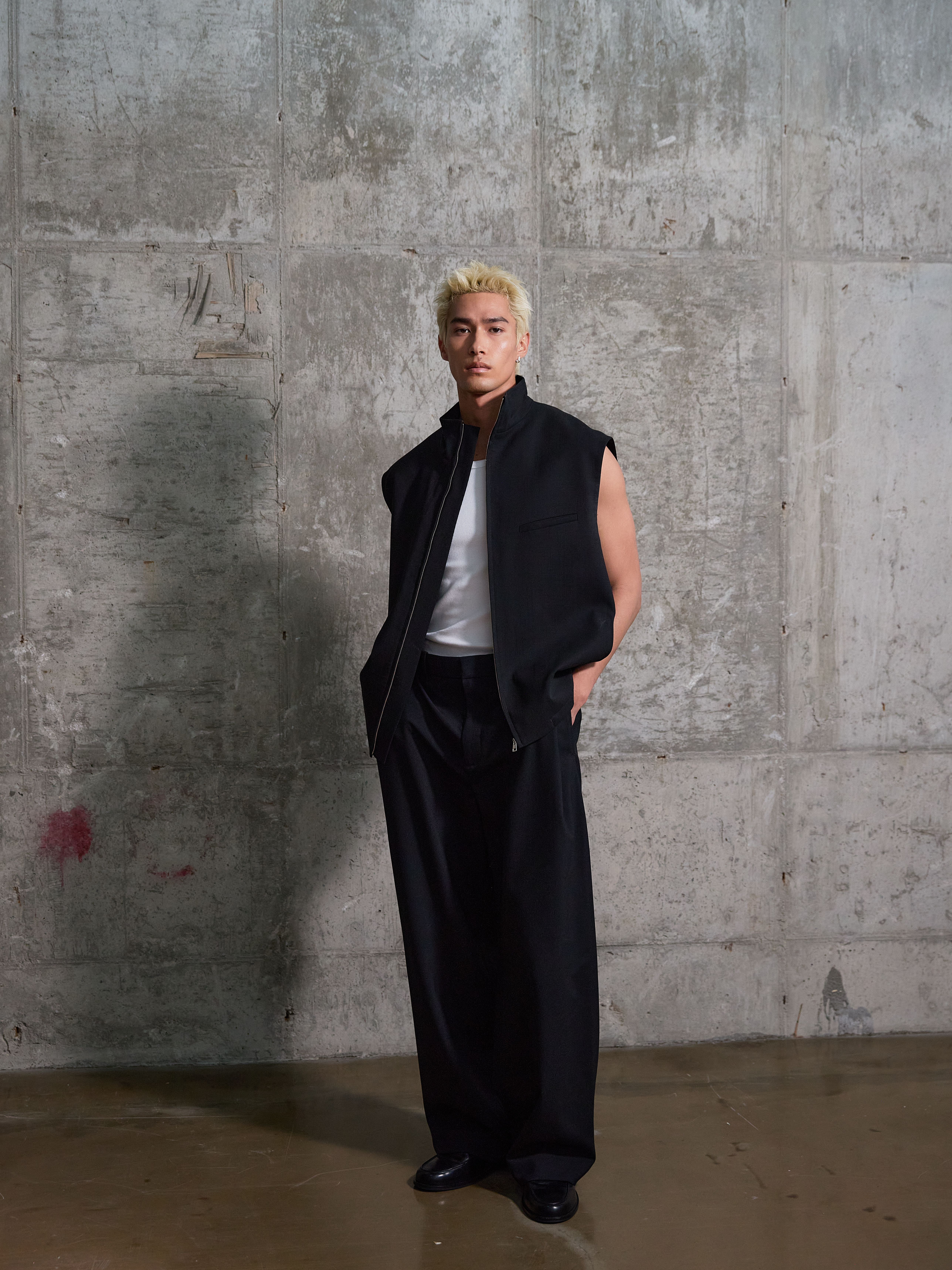 来自 COS 新动向 ！总部位于伦敦的时装品牌 COS 于 3 月 25 日在韩