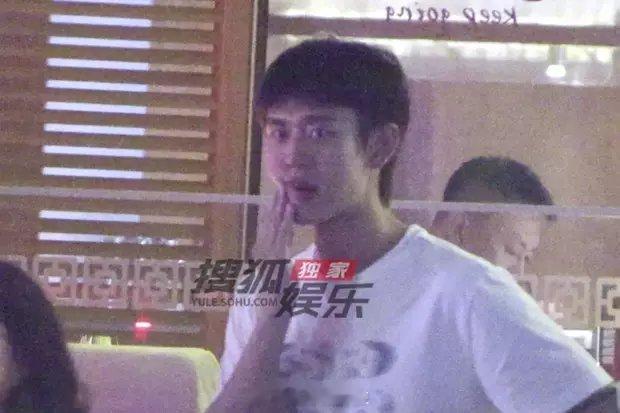 王天辰与朋友聚餐吃火锅路透图 ​​​