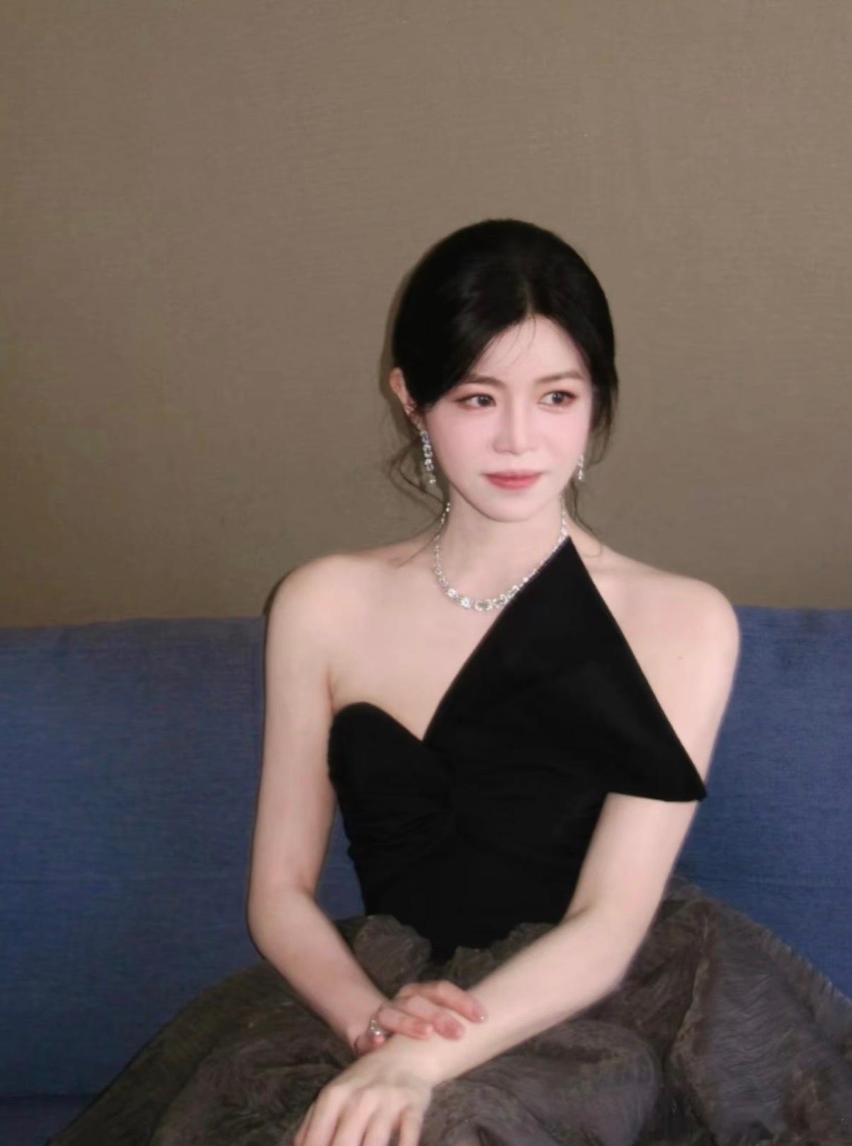 陈妍希一笑沈佳宜就回来了15年过去了陈妍希还是沈佳宜一代人的青春回忆被笑容唤醒，