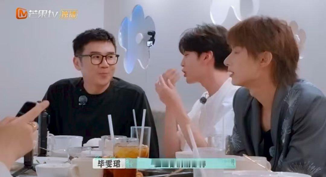 李佳琦说坐在宿舍像蒸桑拿 李佳琦想请人回宿舍，一想到没空调热得像蒸桑拿，瞬间打消
