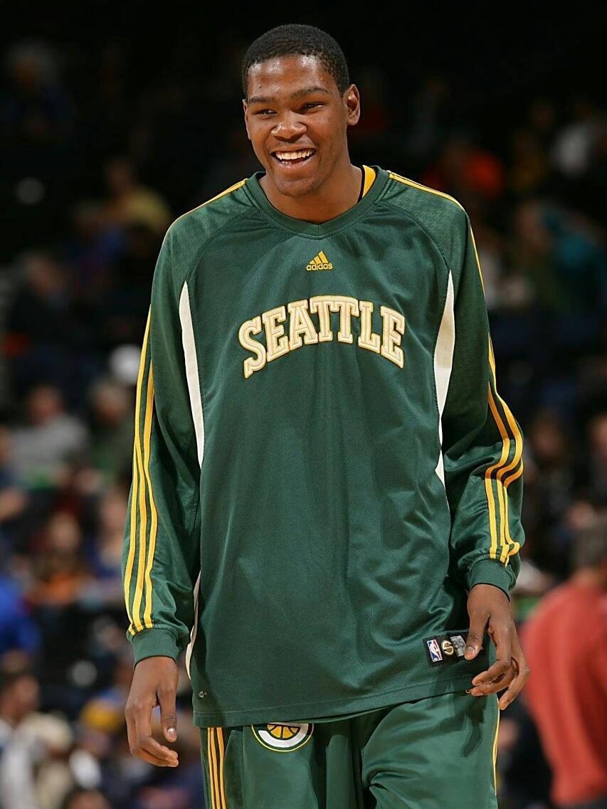 再过5年就要退役的球星，你最舍不得谁？NBA现役剩余老将：03届：詹姆斯04届：