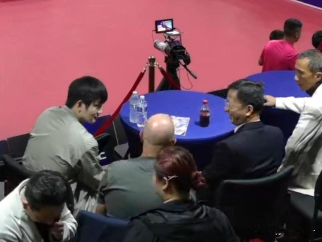 樊振东作为投资人及乒坛现役的传奇人物，现身MLTT决赛现场，全场掌声雷动，呼声响