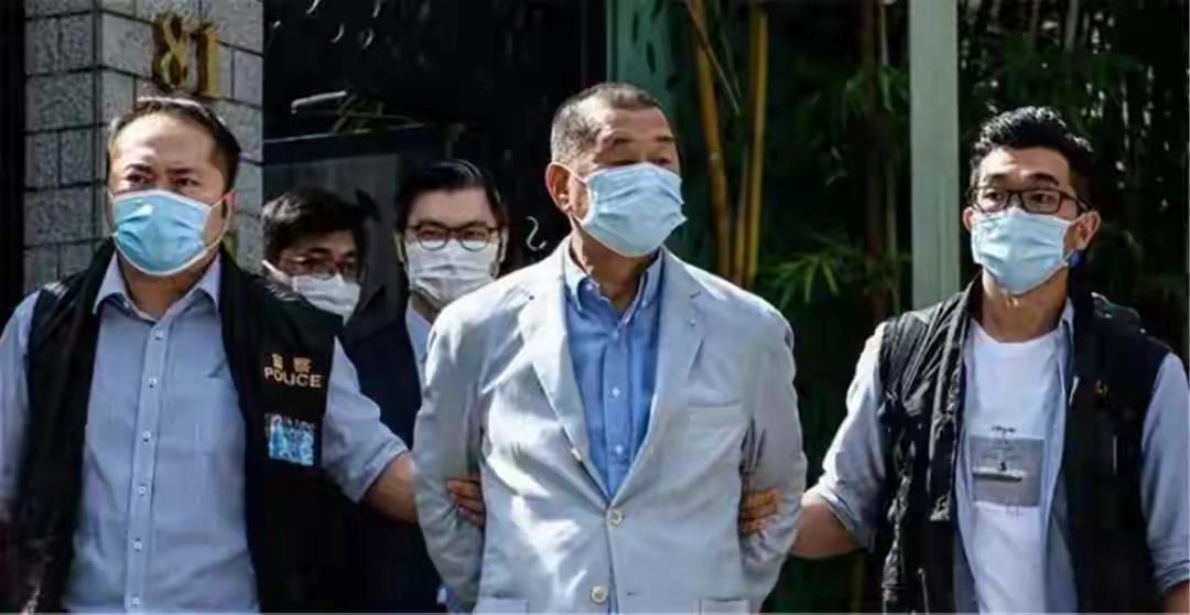 乱港分子黎智英被绳之以法，分裂国家判20年真的是判轻了，这种人直接死刑才能大快人