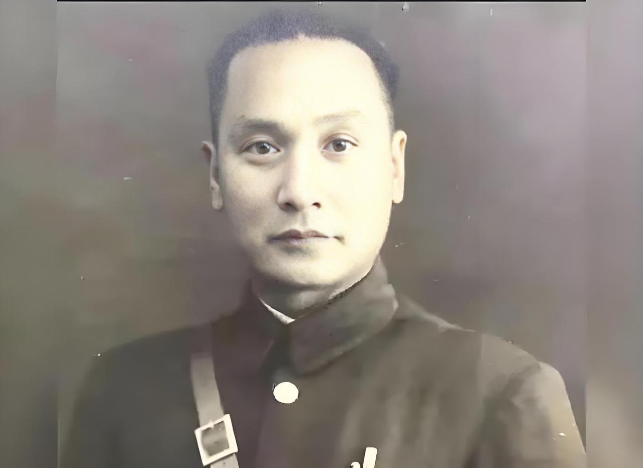 1950年，牵头起义的卢汉没当上省主席，当场愣住。对此，陈赓赶忙上前低声解释，卢