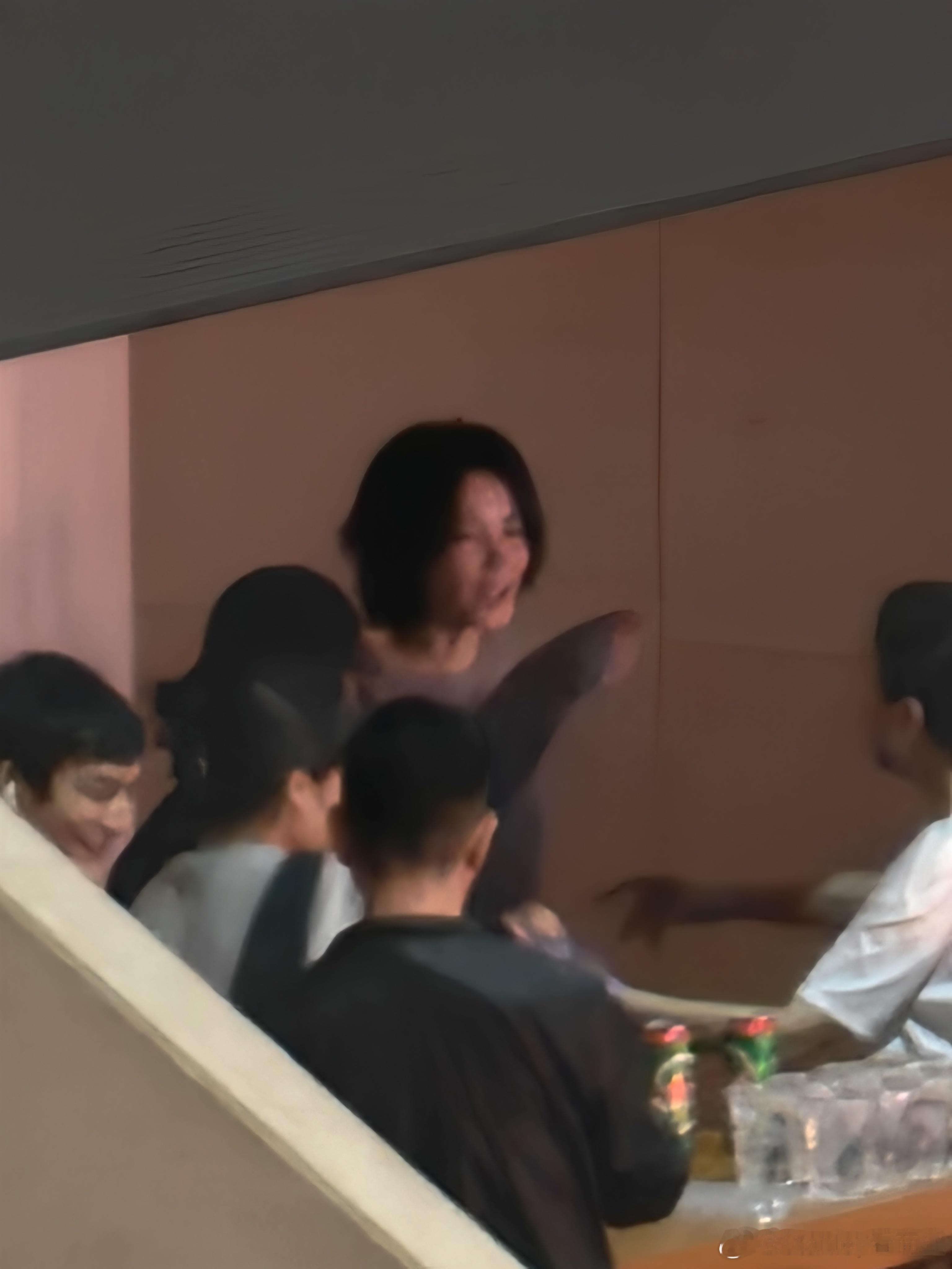 那英演唱会 我看看这谁 