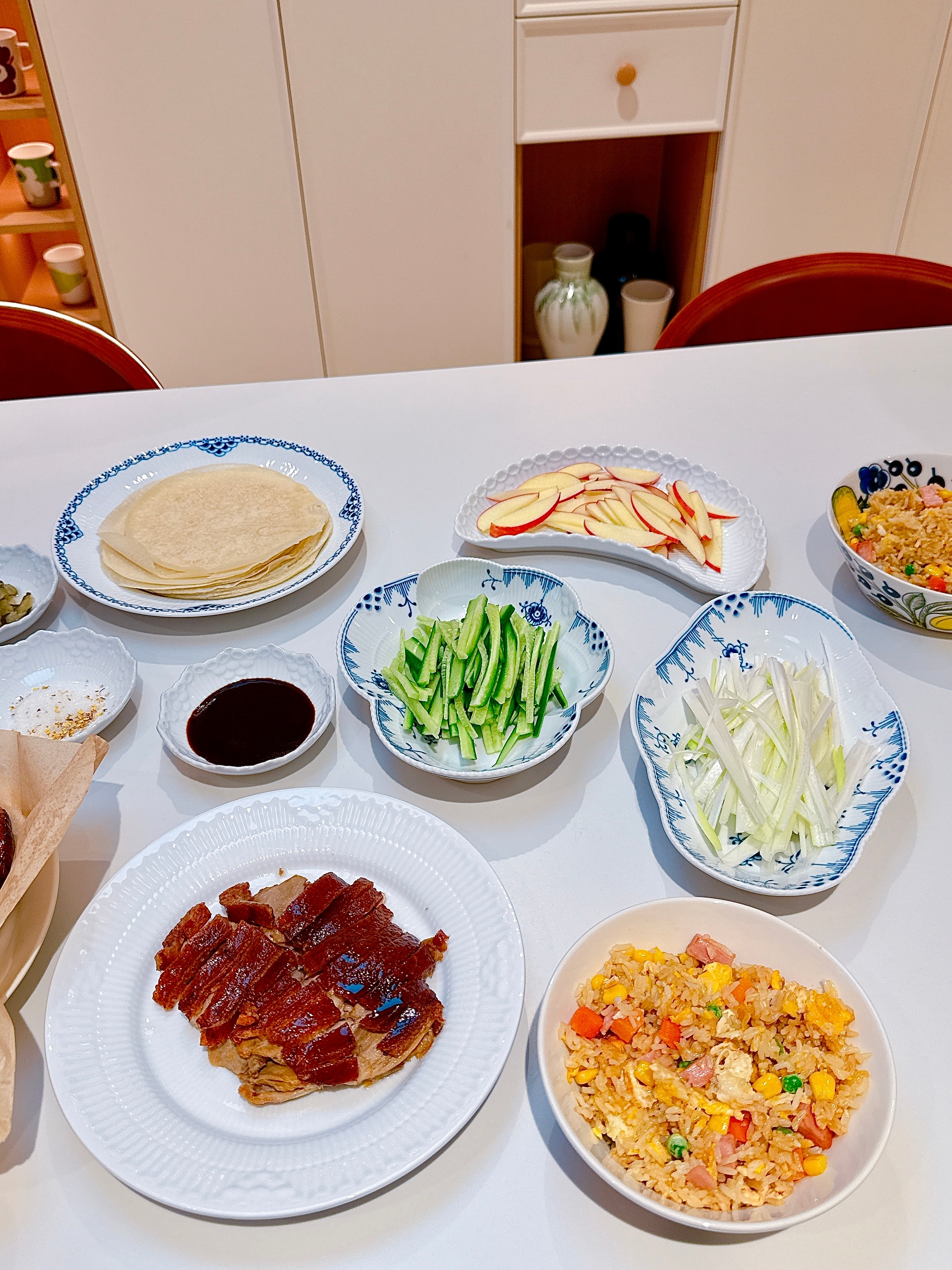 大董烤鸭预制菜，这一份49，真不错呢！空气炸锅190度加热了4分钟，香喷喷的出锅
