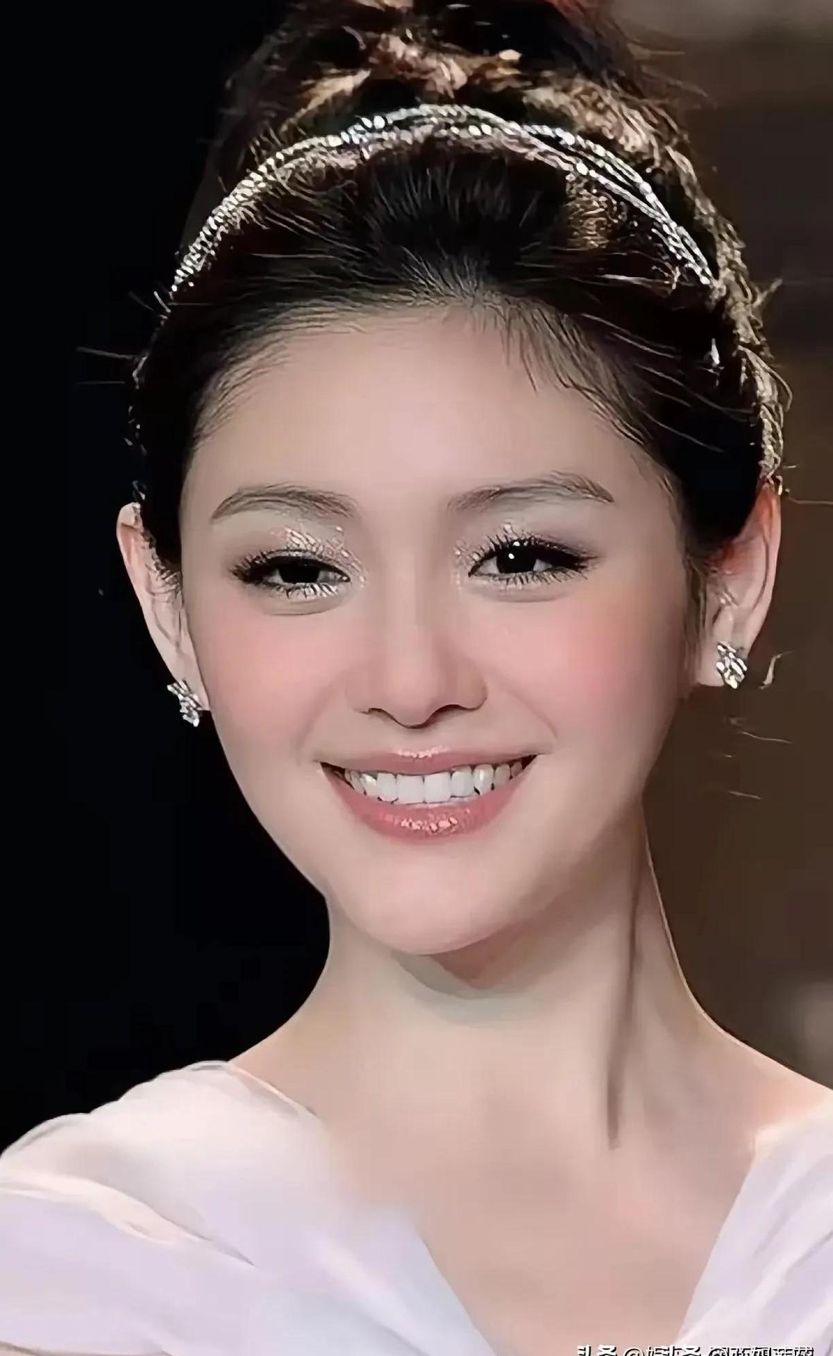 汪小菲与女明星大S的婚姻曾让他从商圈跨界到娱乐头条，而大S凭借着演员、主持、作家