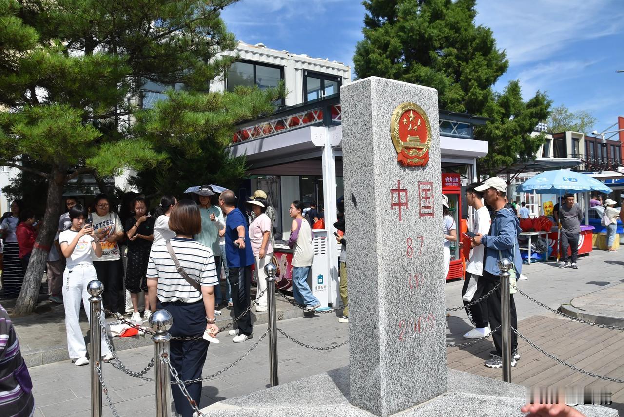 致敬位于图们市的87号界碑。
图们江87街区：建设面积1300平方米，采用新颖的