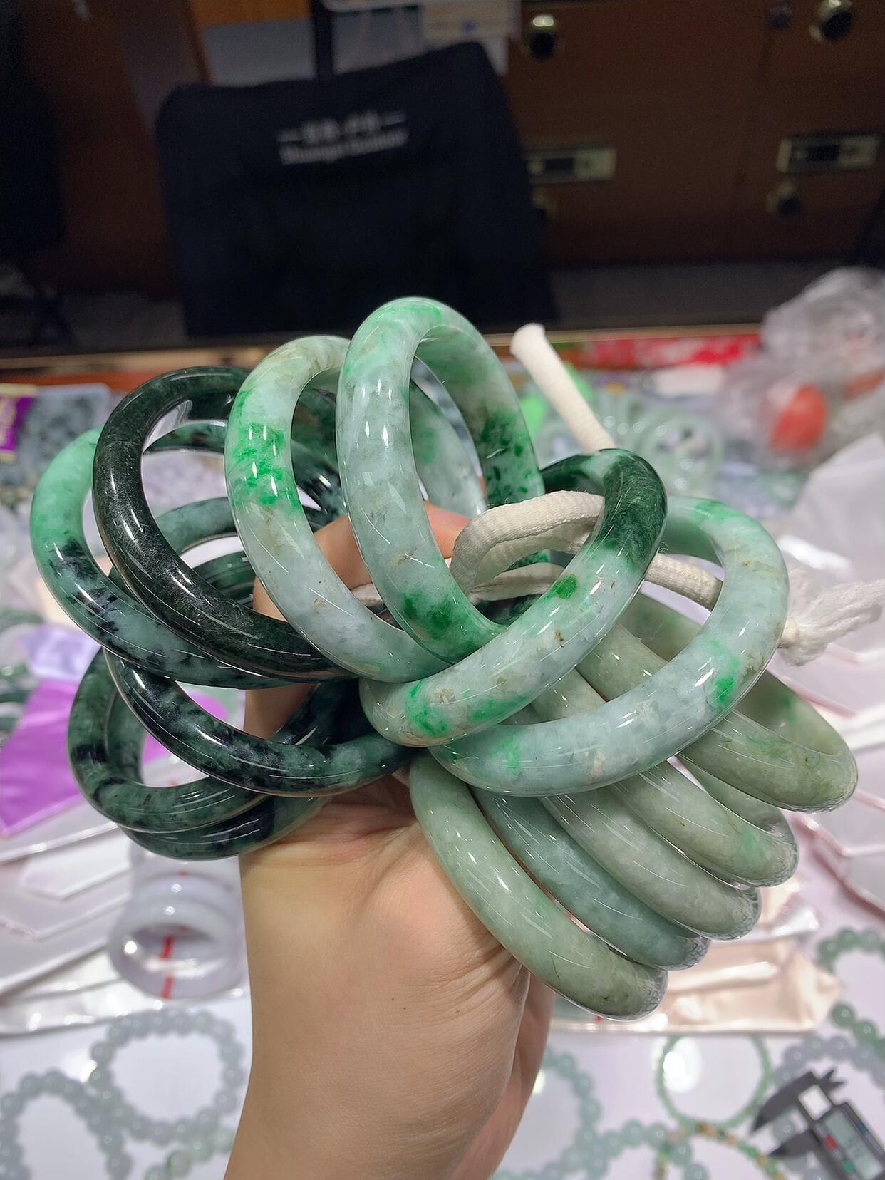 什么样的翡翠算种水差?这个问题问得好！用咱翡翠圈的“黑话”翻译一下，种水差的翡翠