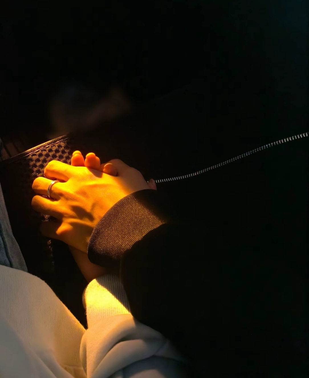 人夫感的精髓是戴戒指只要一戴上戒指就会瞬间有成熟的感觉你好春天校园共创计划