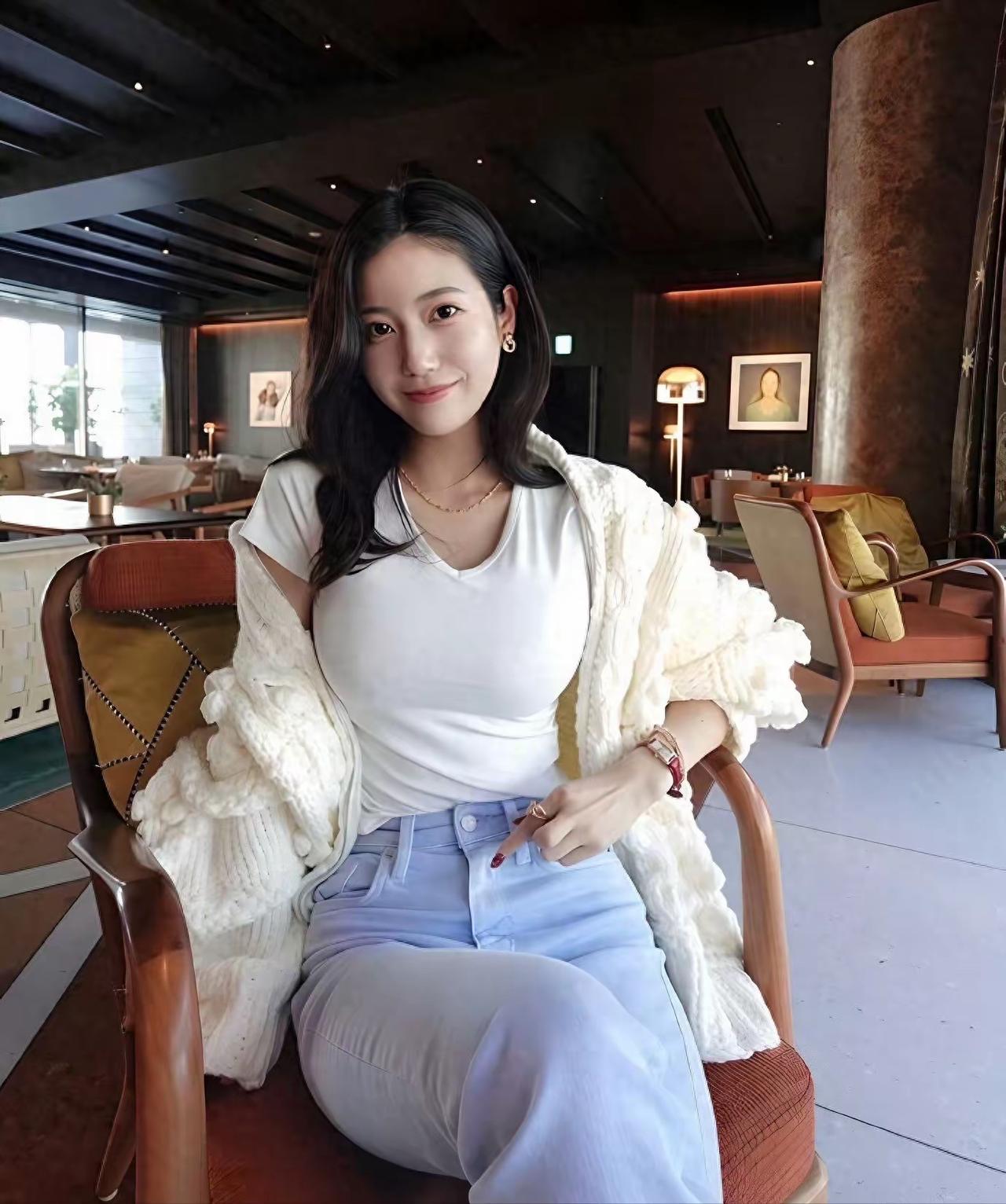 夏树真是一枚奇女子，为什么那么多人喜欢阿部夏树，坦白讲日本演艺圈从不缺少美人。可