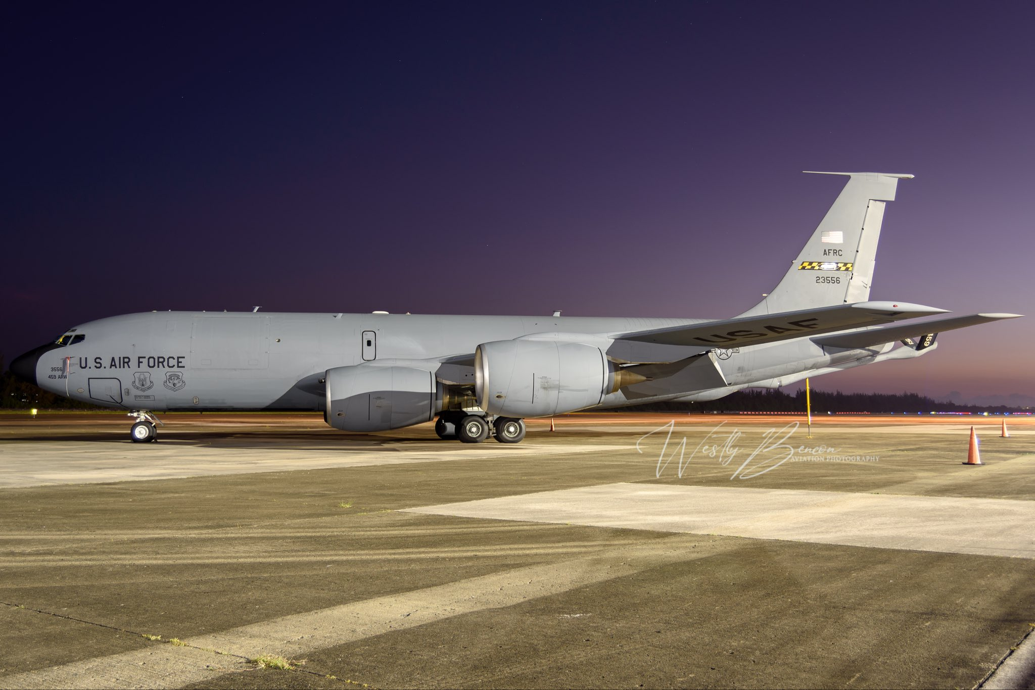 美伊以冲突  伊朗警告称，将把在阿联酋境内为美军提供驻扎地点视为“合法目标”，指