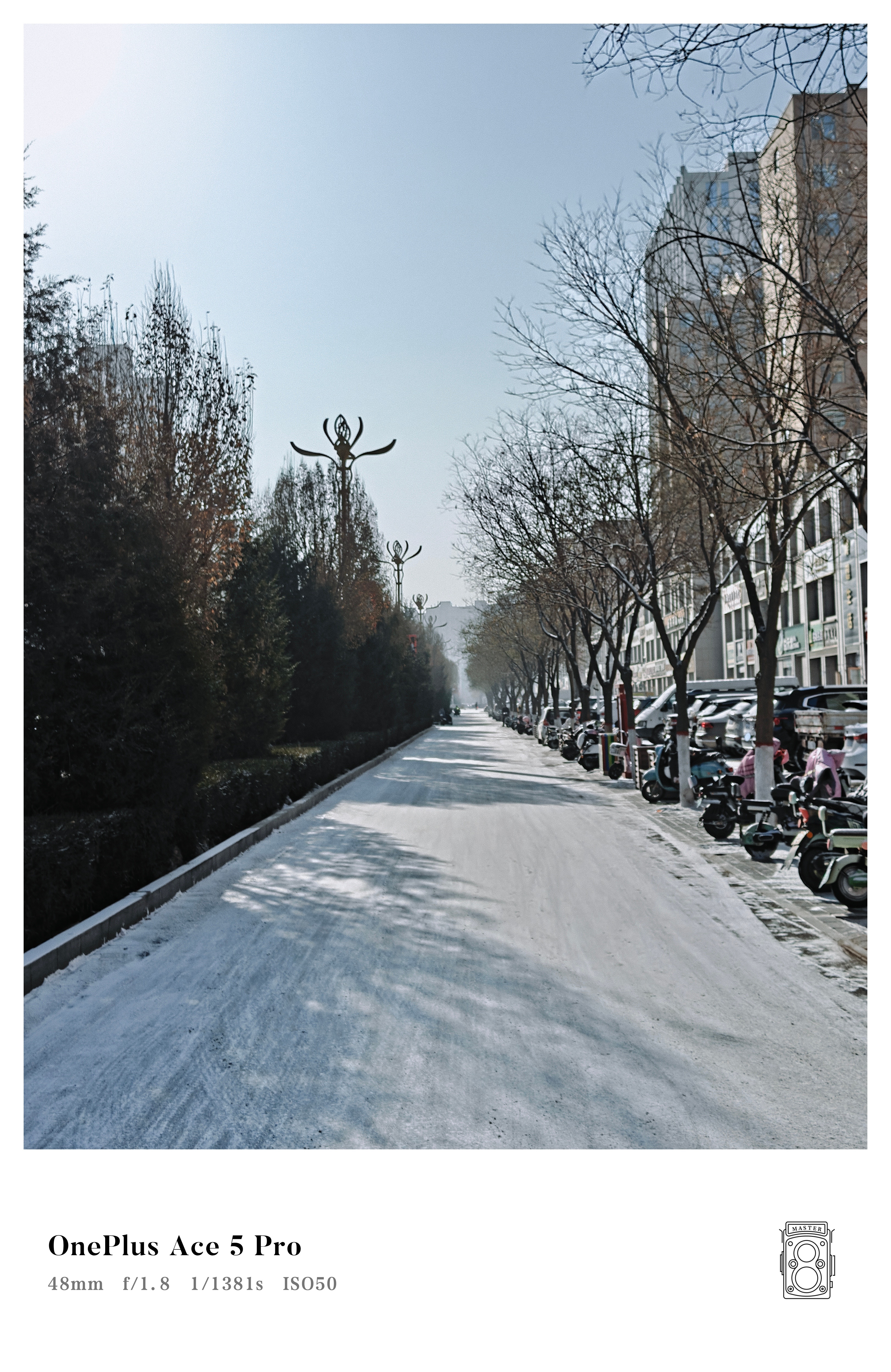 又下雪了🌨️但这波雪很小，没一会儿就被过往车辆压平了。早晨出门买早餐的时候拍的