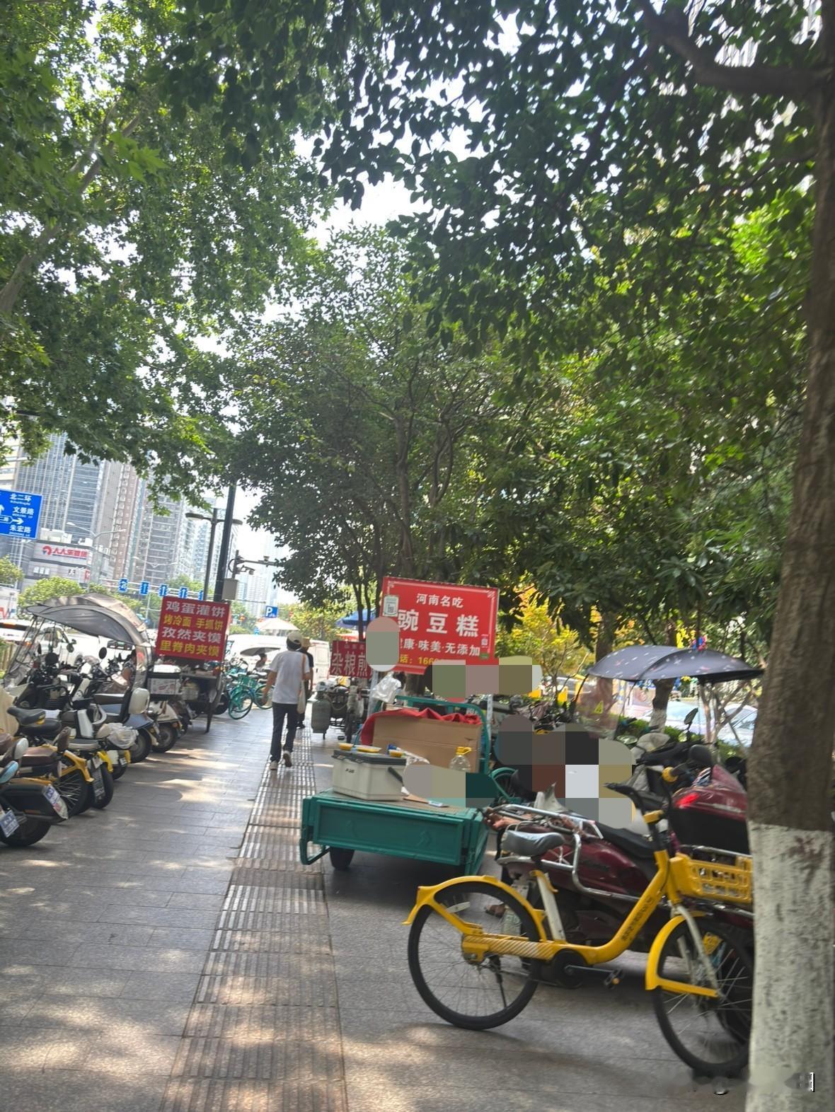 河南名吃豌豆糕，谁吃过？这是在西安未央路看到的，据说起源商丘归德府，距今三百多年