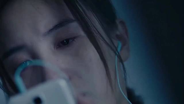 第35届飞天奖落下帷幕，宋佳凭借《山花烂漫时》拿下优秀女演员，就此完成同一角色集齐白玉兰、金鹰、飞天